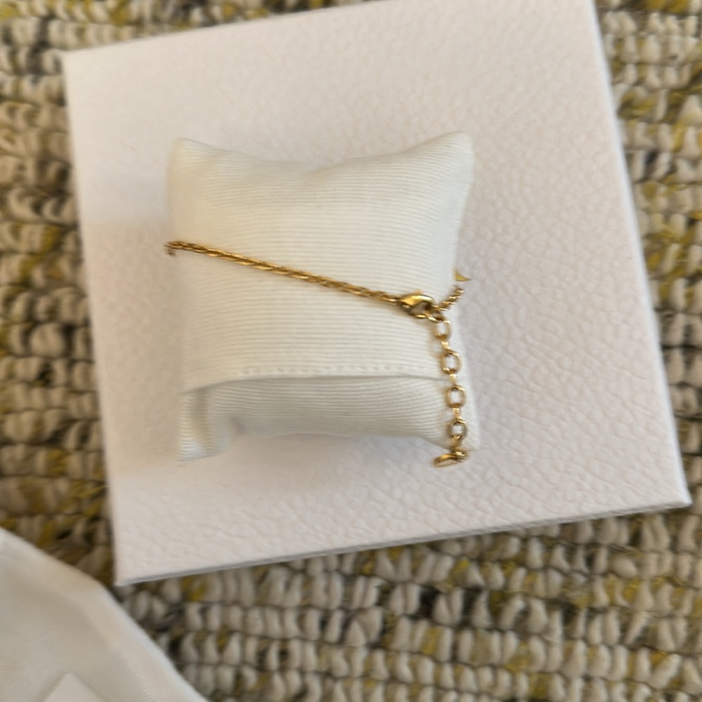 Dior Petite CD bracelet in gold - Picture 2 of 8